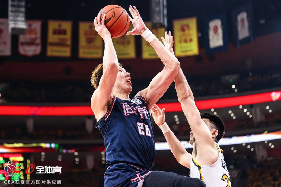 西安球队在比赛中击败对手，实现胜利(西安球队在比赛中击败对手,实现胜利的是谁)